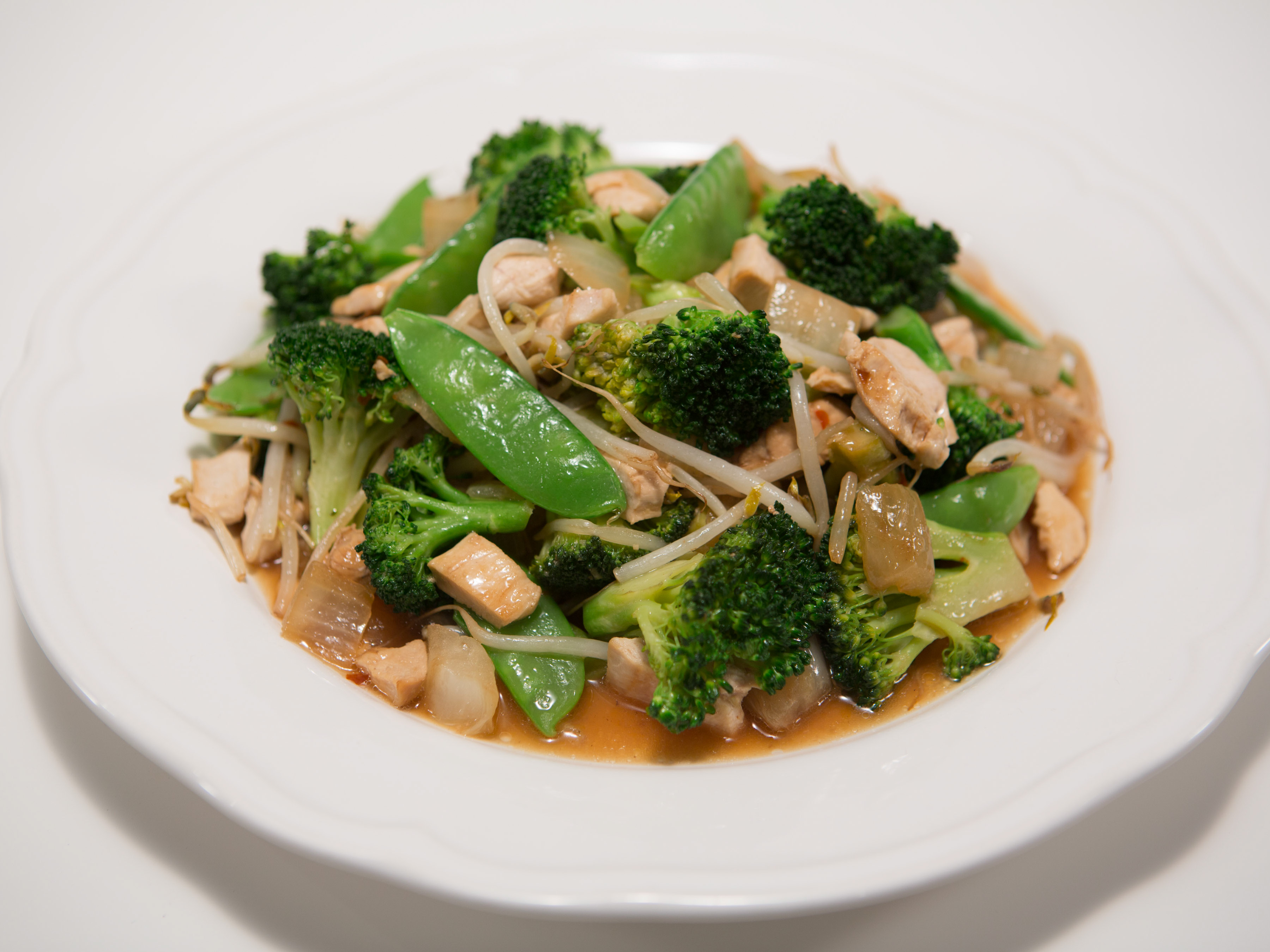 https://www.cookingchanneltv.com/content/dam/images/cook/fullset/2015/4/2/0/CCRUN202_Sizzlin-Chicken-Stir-Fry-recipe_s4x3.jpg